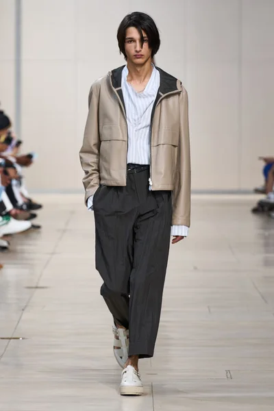 Look 32